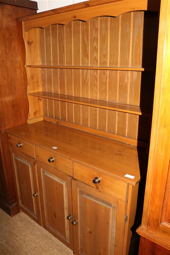 Pine dresser